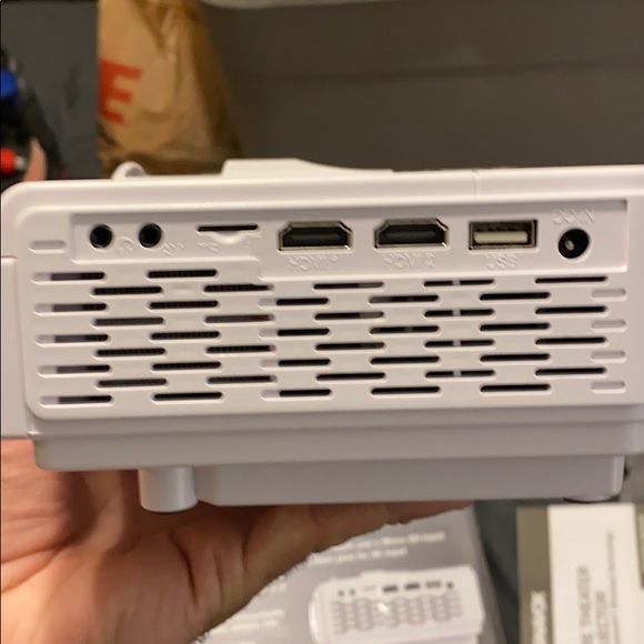 Magnavox Home Theater Projector. - Picture 4 of 7